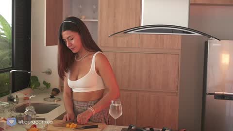 Snapshot of colouristic chatting on 01-18-25, 05:26 Laura online show from 01-18-25, 05:26