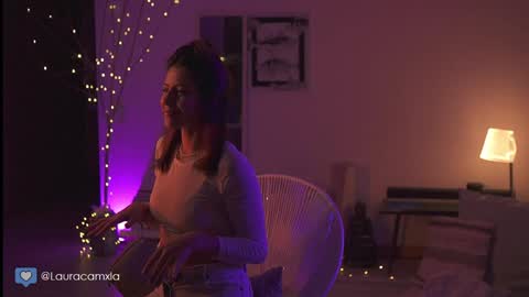 Snapshot of colouristic chatting on 01-26-25, 12:48 Laura online show from 01-26-25, 12:48