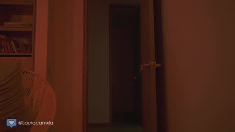 Snapshot of colouristic chatting on 02-04-25, 02:28 Laura online show from 02-04-25, 02:28