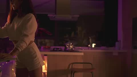 Snapshot of colouristic chatting on 02-13-25, 02:56 Laura online show from 02-13-25, 02:56