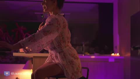 Snapshot of colouristic chatting on 02-14-25, 11:42 Laura online show from 02-14-25, 11:42