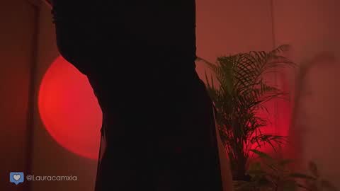 Snapshot of colouristic chatting on 03-02-25, 03:13 Laura online show from 03-02-25, 03:13