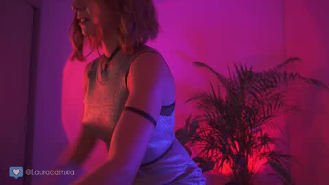 Snapshot of colouristic chatting on 03-10-25, 02:39 Laura online show from 03-10-25, 02:39