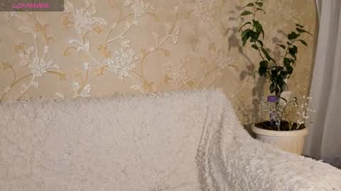 Mia online show from 10-15-25, 08:09