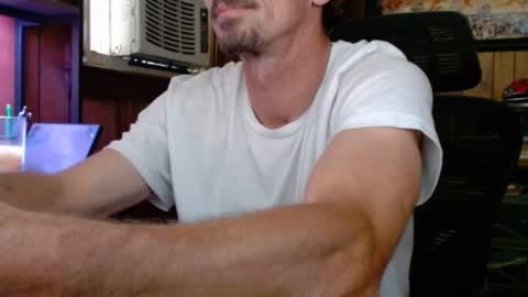 Snapshot of comic_king27 chatting on 09-19-25, 09:48 Nelson or ComicKing and sometime Peachy143 online show from 09-19-25, 09:48