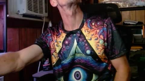 Snapshot of comic_king27 chatting on 10-19-25, 01:06 Nelson or ComicKing and sometime Peachy143 online show from 10-19-25, 01:06