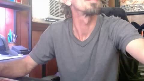 Snapshot of comic_king27 chatting on 03-21-26, 04:43 Nelson or ComicKing and sometime Peachy143 online show from 03-21-26, 04:43