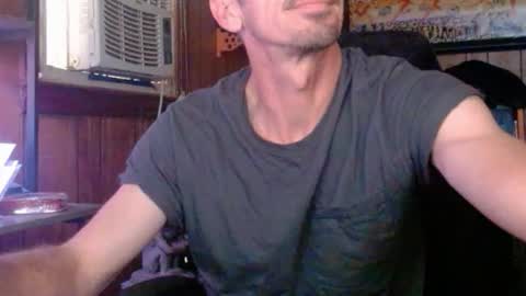 Snapshot of comic_king27 chatting on 04-05-26, 12:24 Nelson or ComicKing and sometime Peachy143 online show from 04-05-26, 12:24
