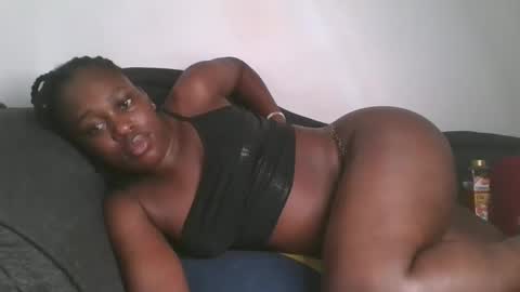 Snapshot of comicalcara chatting on 02-13-25, 03:39 Cara online show from 02-13-25, 03:39