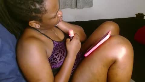 Snapshot of comicalcara chatting on 11-30-25, 10:36 Cara online show from 11-30-25, 10:36