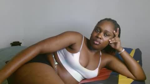 Snapshot of comicalcara chatting on 12-14-25, 11:37 Cara online show from 12-14-25, 11:37