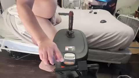 Snapshot of completomuscular chatting on 12-31-24, 10:12 completomuscular online show from 12-31-24, 10:12