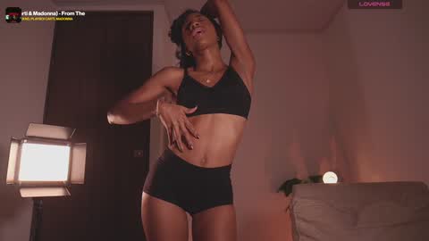   independent model online show from 12-30-24, 11:17