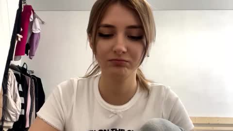 Amelia online show from 02-14-26, 11:07