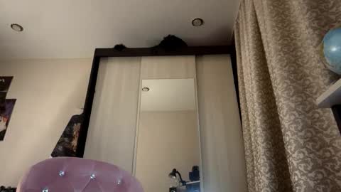 Isabella online show from 11-13-25, 06:18