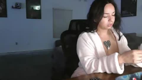 Snapshot of controllercutie chatting on 11-01-25, 11:34 controllercutie online show from 11-01-25, 11:34