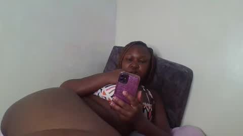 coolgirl001 online show from 11-19-25, 06:41