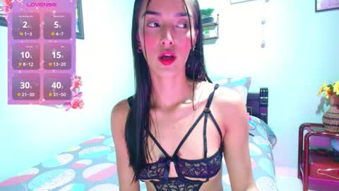 Snapshot of coral_davis chatting on 10-15-25, 10:43 Coral online show from 10-15-25, 10:43