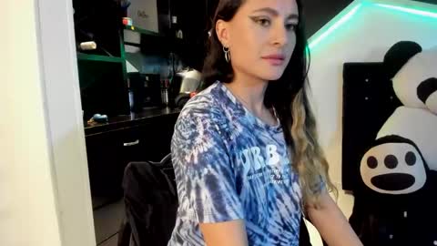 Coral  online show from 02-25-25, 06:42