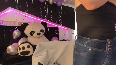 Coral  online show from 04-01-26, 01:01