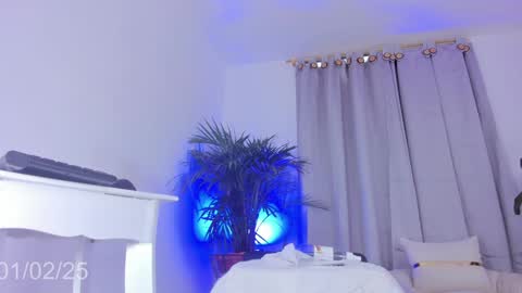 Snapshot of coral_princex chatting on 02-01-25, 10:44 Coral princex online show from 02-01-25, 10:44