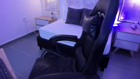 C O R A L  online show from 12-23-25, 02:31