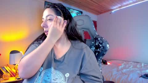 Snapshot of coraline_latin chatting on 01-27-25, 10:38 Coraline online show from 01-27-25, 10:38