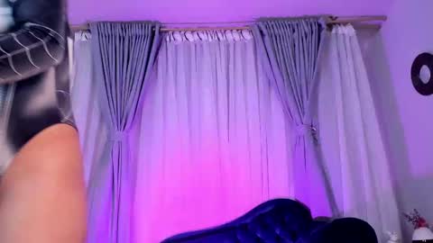 Coral Stefani online show from 09-11-25, 10:10