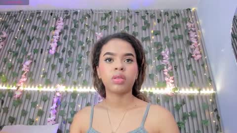 coralineross_ online show from 11-06-25, 10:49