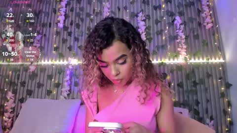 coralineross_ online show from 11-08-25, 11:58