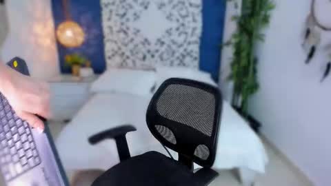   online show from 10-21-25, 12:06