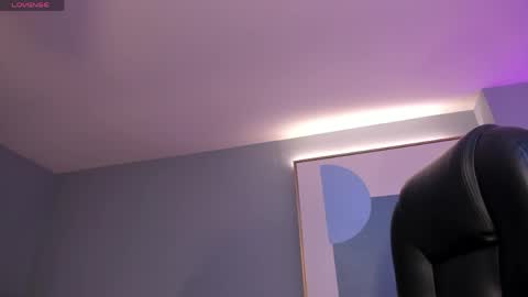 Snapshot of corinnerusso chatting on 05-18-26, 07:09 Corinne Russo online show from 05-18-26, 07:09