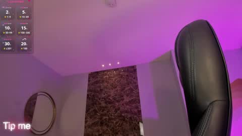 Snapshot of corinnerusso chatting on 05-19-26, 12:33 Corinne Russo online show from 05-19-26, 12:33