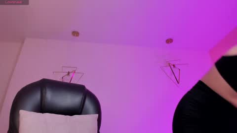 Snapshot of corinnerusso chatting on 06-03-26, 12:30 Corinne Russo online show from 06-03-26, 12:30