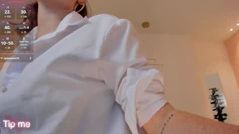 Snapshot of corinnerusso chatting on 06-05-26, 12:55 Corinne Russo online show from 06-05-26, 12:55