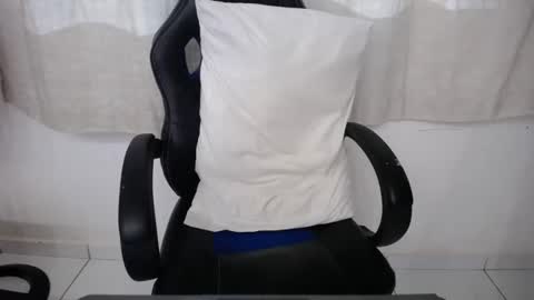 Snapshot of corolaxxl chatting on 11-06-25, 10:43 corolaxxl online show from 11-06-25, 10:43