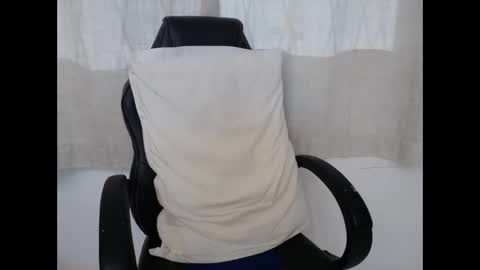 Snapshot of corolaxxl chatting on 11-15-25, 03:26 corolaxxl online show from 11-15-25, 03:26