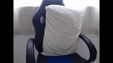 Snapshot of corolaxxl chatting on 12-16-25, 04:34 corolaxxl online show from 12-16-25, 04:34