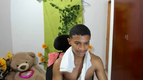 Snapshot of corzoethan chatting on 01-17-25, 03:12 Ethan online show from 01-17-25, 03:12