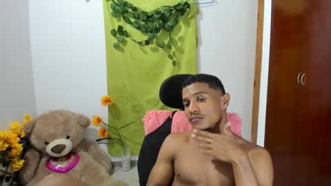 Snapshot of corzoethan chatting on 01-27-25, 11:43 Ethan online show from 01-27-25, 11:43