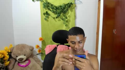 Snapshot of corzoethan chatting on 01-29-25, 11:35 Ethan online show from 01-29-25, 11:35