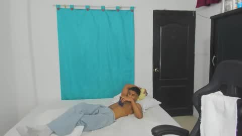 Snapshot of corzoethan chatting on 10-10-25, 01:15 Ethan online show from 10-10-25, 01:15