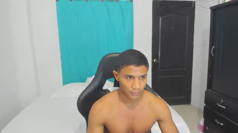 Snapshot of corzoethan chatting on 10-18-25, 12:35 Ethan online show from 10-18-25, 12:35