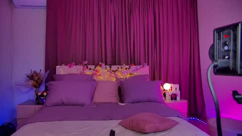 Sia online show from 12-07-24, 06:21