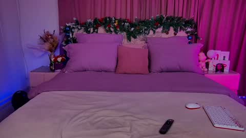 Sia online show from 12-17-24, 06:24