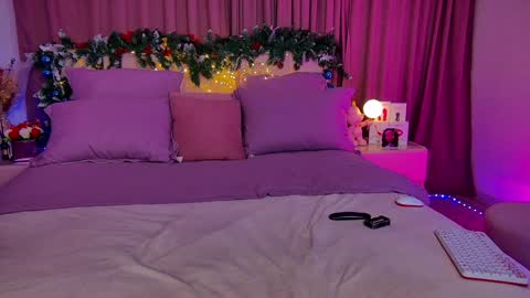 Sia online show from 12-22-24, 12:07