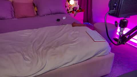 Sia online show from 02-21-25, 12:05