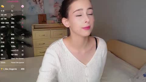 Luna online show from 09-19-25, 01:23