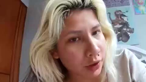 Snapshot of cosmowanda27 chatting on 10-16-25, 08:10 cosmowanda27 online show from 10-16-25, 08:10