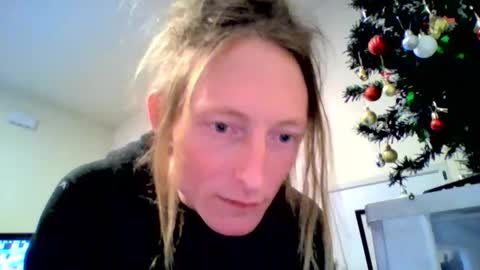 Snapshot of couchfireplace chatting on 12-15-25, 10:19 couchfireplace online show from 12-15-25, 10:19